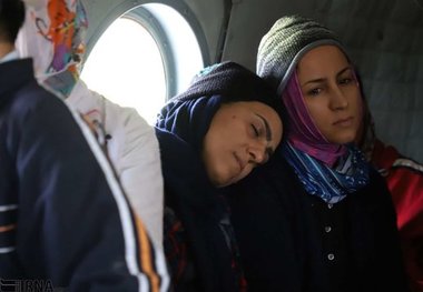 نجات ۱۴ کوهنورد گرفتار در آبشار شوی دزفول+ تصاویر