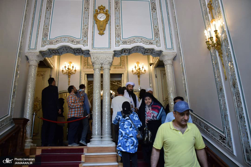 بازدید میهمانان خارجی بزرگداشت امام از کاخ سعد آباد