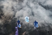 پرواز در ارتفاع ۱۰ هزار فوتی زمین با لباس بالدار الکتریکی! + تصاویر