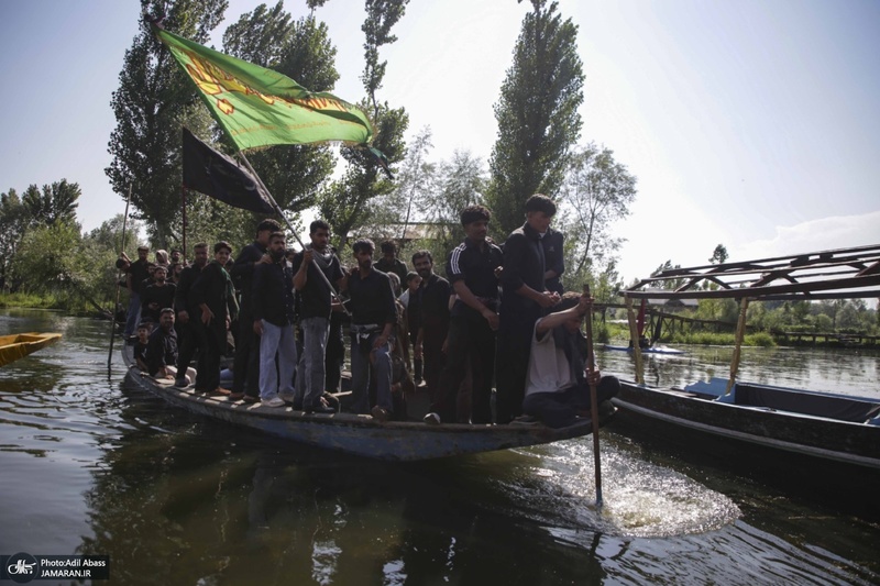 عزاداری سنتی کشمیری‌ها روی قایق