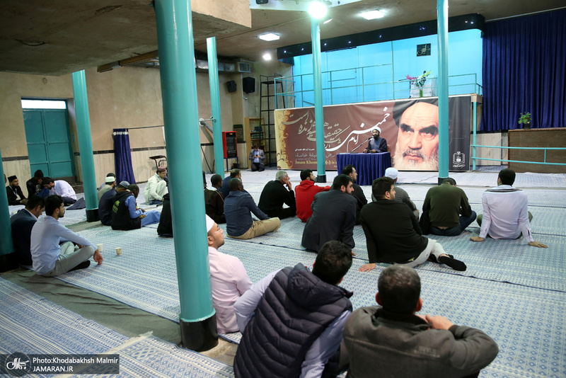 بازدید جمعی از شرکت کنندگان سی وششمین دوره مسابقات بین المللی قرآن کریم از جماران‎