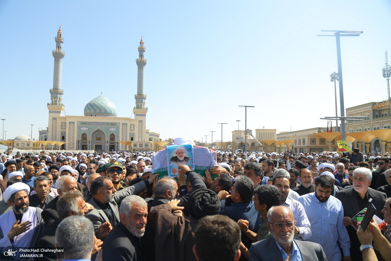 تشییع مرحوم آیت الله عباسعلی سلیمانی (ره) در حرم مظهر حضرت معصومه (س)