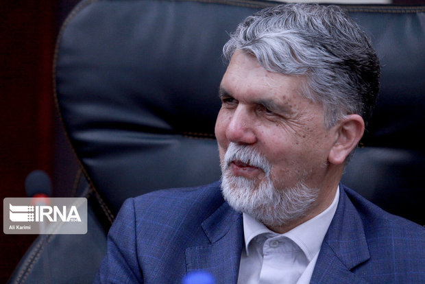 وزیر فرهنگ و ارشاد اسلامی  با هنرمند و پژوهشگر  پیشکسوت خمین دیدار کرد