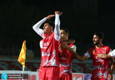 تمدید قرارداد هافبک پرسپولیس برای 3 فصل