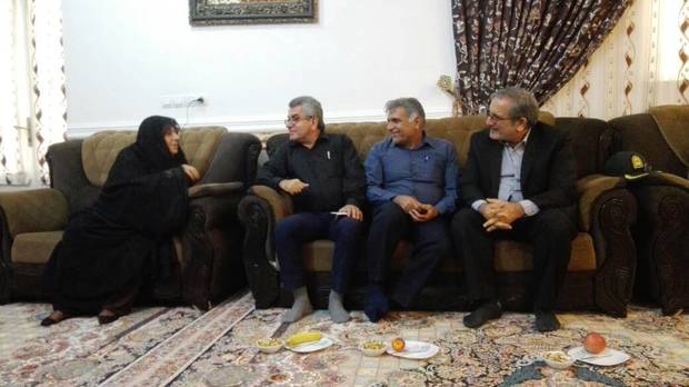 خانواده های شهدای جهادگر گناوه تجلیل شدند