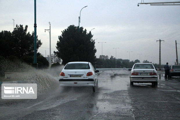 باران سطح آزادراه‌های زنجان را لغزنده کرده است