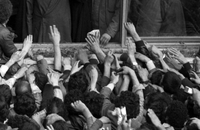 دیدار مردم با امام در مدرسه علوی (13)