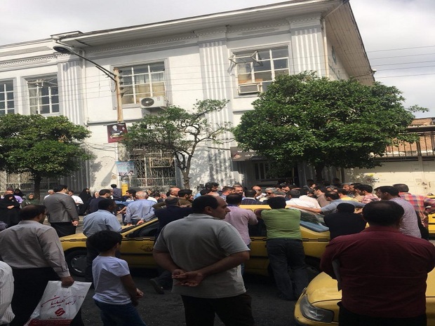 اعتراض رانندگان تاکسی در قائمشهر به مسافربرهای شخصی