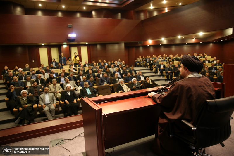 دیدار رئيس و جمعی از كاركنان سازمان فرهنگ و ارتباطات اسلامي با سید حسن خمینی