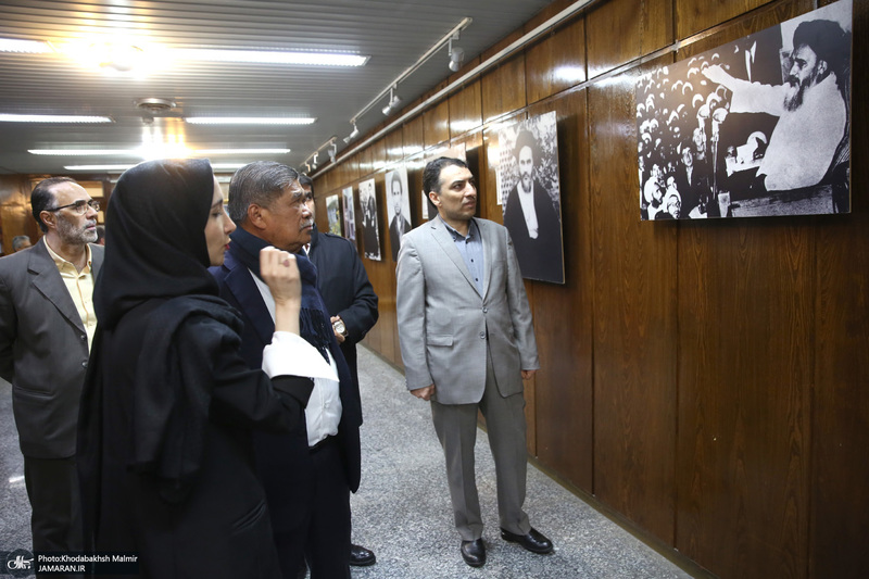 بازدید محمد بن سیو وزیر کشاورزی  و امنیت غذایی کشور مالزی از  بیت امام خمینی (س) در جماران