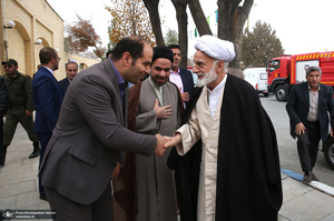بازدید آیت الله دری نجف آبادی از نمایشگاه عکس امام دل‌ها‎