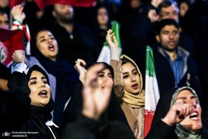 پنجاهمین شب اجتماع پر شور مردم در میدان نماز