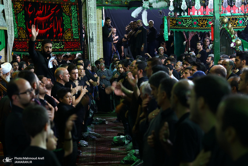 آیین سنتی نخل گردانی و عزاداری ظهر عاشورا در تکیه بزرگ تجریش