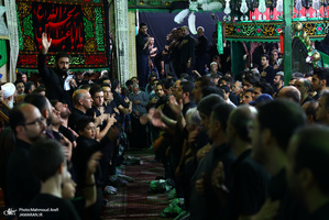 آیین سنتی نخل گردانی و عزاداری ظهر عاشورا در تکیه بزرگ تجریش