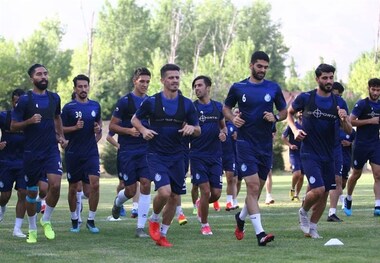 مجیدی در حضور بازیکنان کرونایی پا به توپ شد

