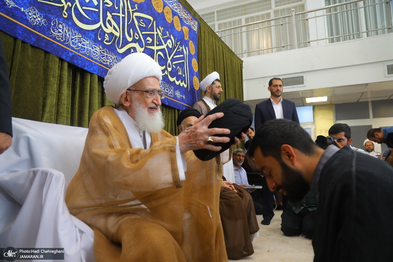 مراسم عمامه گذاری طلاب روز ولادت پیامبر اکرم (ص) و امام جعفر صادق (ع) در بیوت مراجع
