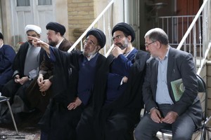 حضور شخصیت های حوزوی در منزل سید حسین خمینی