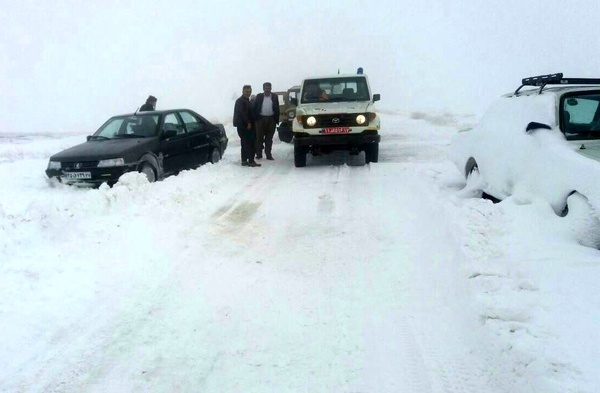 بارش برف سنگین در استان اردبیل تردد در جاده‌های استان فقط با زنجیر چرخ