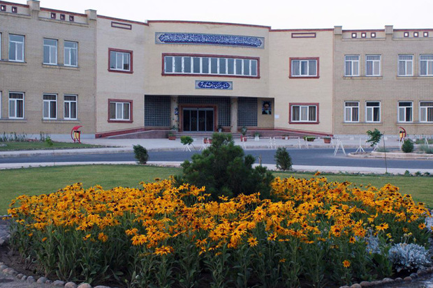 دانشگاه پشتوانه ای مستحکم برای حل مشکلات قم