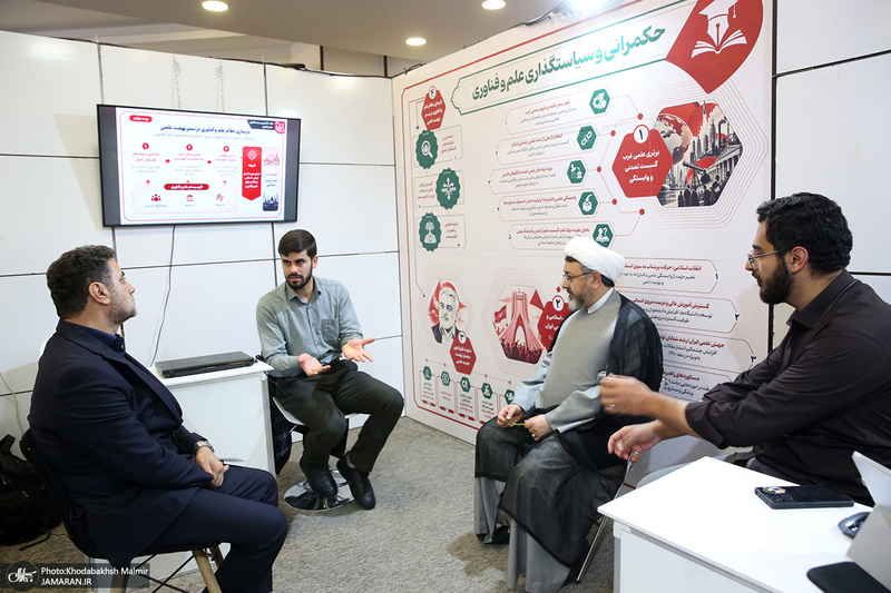 بازدید رئیس موسسه تنظیم و نشر آثار امام خمینی(س) از نمایشگاه خط خون