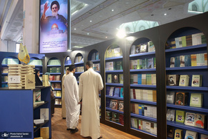 غرفه موسسه تنظیم و نشر آثار امام خمینی (س) در سی و پنجمین نمایشگاه کتاب تهران- 2