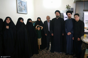 حضور آیت الله سید حسن خمینی در منزل شهید سرلشگر سید عبدالرحیم موسوی