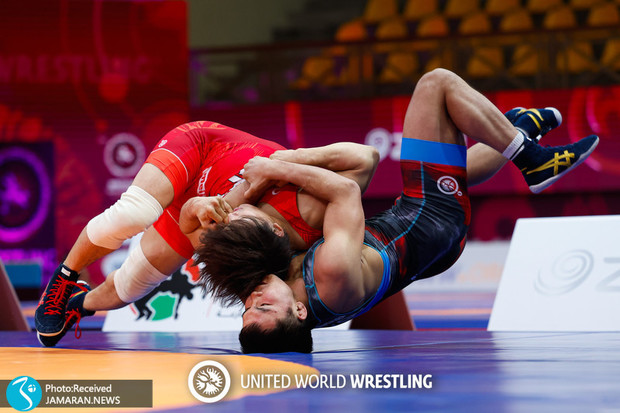 تصاویر| گلچین قاب های جذاب از فن و بند کشتی در مسابقات قهرمانی آسیا