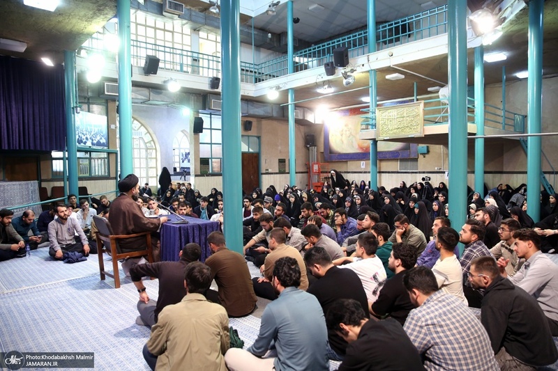 بازدید جمعی از داشجویان دانشگاه‌های آذربایجان شرقی از حسینیه جماران