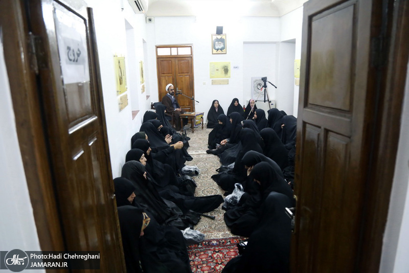 محفل انس با قرآن ویژه بانوان در بیت قدیمی امام در قم