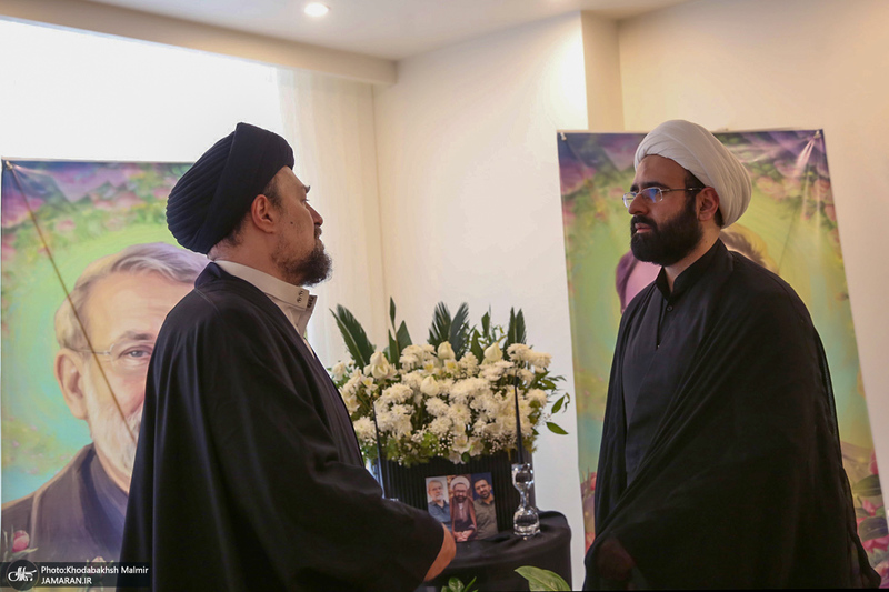 دیدار سید حسن خمینی با خانواده شهیدان لاریجانی