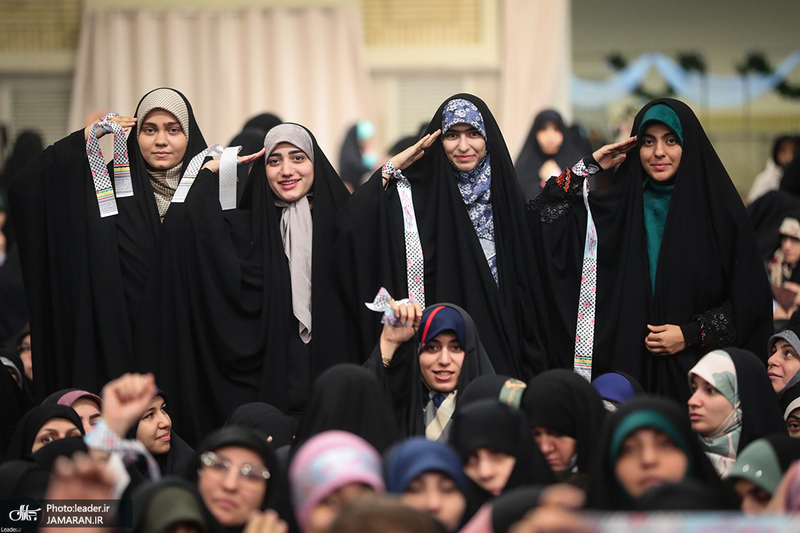 دیدار هزاران نفر از زنان و دختران با رهبر معظم انقلاب