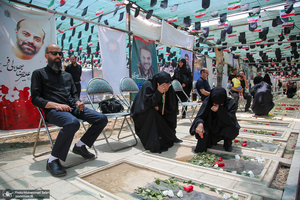 گلزار شهدای جنگ تحمیلی ۱۲روزه در بهشت زهرا (س)