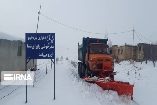 ۶ روستای مهاباد همچنان در محاصره برف