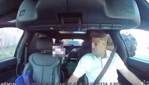 بازداشت یک ایرانی در آمریکا در حالی که فرزندش را به مهدکودک می برد + فیلم