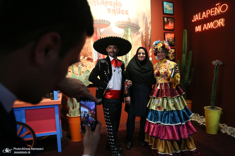 حضور عارف در نمایشگاه دستاوردهای صادراتی ایران