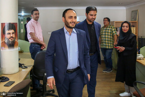 حضور سخنگوی دولت در جماران به مناسبت روز خبرنگار