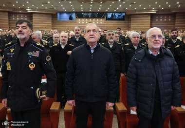 پزشکیان به دانش‌آموختگان دانشگاه افسری و پلیس درجه اعطا کرد + فیلم