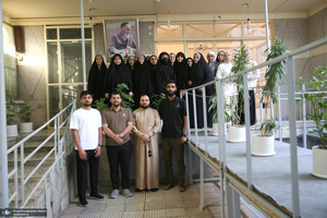 بازدید جمعی از دانشجویان کشور عراق از بیت امام خمینی درجماران