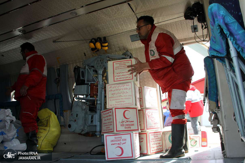 امداد رسانی در مناطق سیل زده + تصاویر