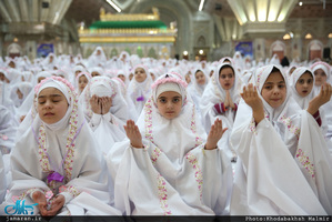 مراسم جشن تکلیف دانش آموزان دختر در حرم مطهر امام خمینی(س) 