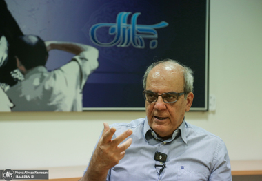 عباس عبدی: عراقچی نباید و نمی‌تواند مثل نظامیان یا یک نماینده مجلس حرف بزند/ آقای وزیر تُهی از هر ابتکار و خلاقیتی است و با اظهارات نسنجیده و گاه متناقض، افزایش ناامیدی و ناکارآمدی این وزارتخانه را دامن می‌زند/ وزارت‌خارجه فاقد رویکرد حتی میان‌مدت است