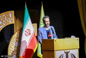 نشست مدیران و اعضای شورای ادارای استان مرکزی در بیت تاریخی امام خمینی (س)