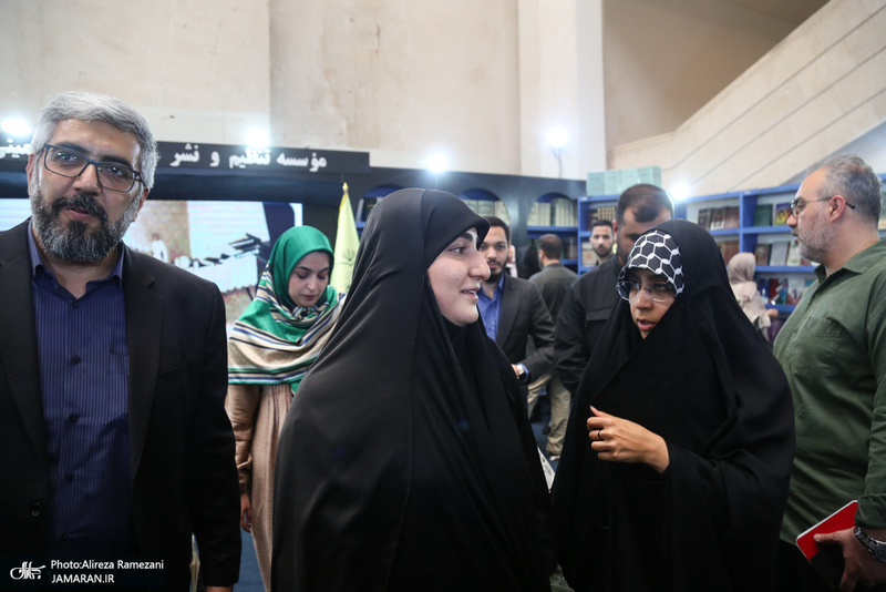 غرفه موسسه تنظیم و نشر آثار امام خمینی (ره) در سی و ششمین نمایشگاه کتاب تهران-6