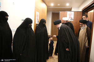 دیدار سید حسن خمینی با خانواده شهیدان لاریجانی
