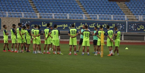 تمرینات شهر خودرو برای مصاف با استقلال زیر باران
