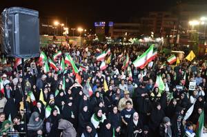 پنجاه و هشتمین اجتماع پر شور مردم در میدان انقلاب -۲