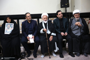 دیدارهای آیت الله سید حسن خمینی با جمعر از خانواده های معظم شهدا