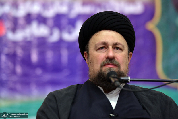 سید حسن خمینی:  امام دین را به زندگی آمیخته با مادیات آورد/ فریاد «نه شرقی نه غربی» یعنی ما از منظر خدا عدالت خواه هستیم/ امام راه حل هیچ مشکلی را از لوله تفنگ نمی دانست/ فلسطین را به عنوان یک موضوع زنده ببینیم