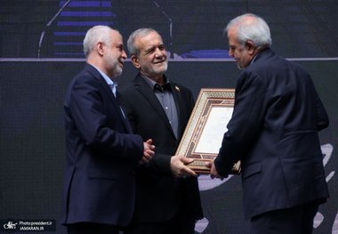 تجلیل رئیس‌جمهور پزشکیان از خانواده‌های شهدای خدمت + فیلم