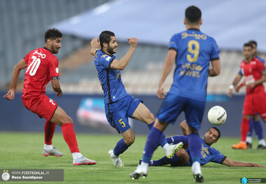 آخرین اخبار استقلال و پرسپولیس| درخواست پرسپولیس از فیفا/ حضور ناظر ویژه انضباطی برای دربی/ نصب پرچم های هواداران سرخابی برای بازی فردا/ پایان اختلافات در باشگاه سرخ پوشان/ «پرسپولیس» به‌جای «پیروزی» به ثبت رسید
